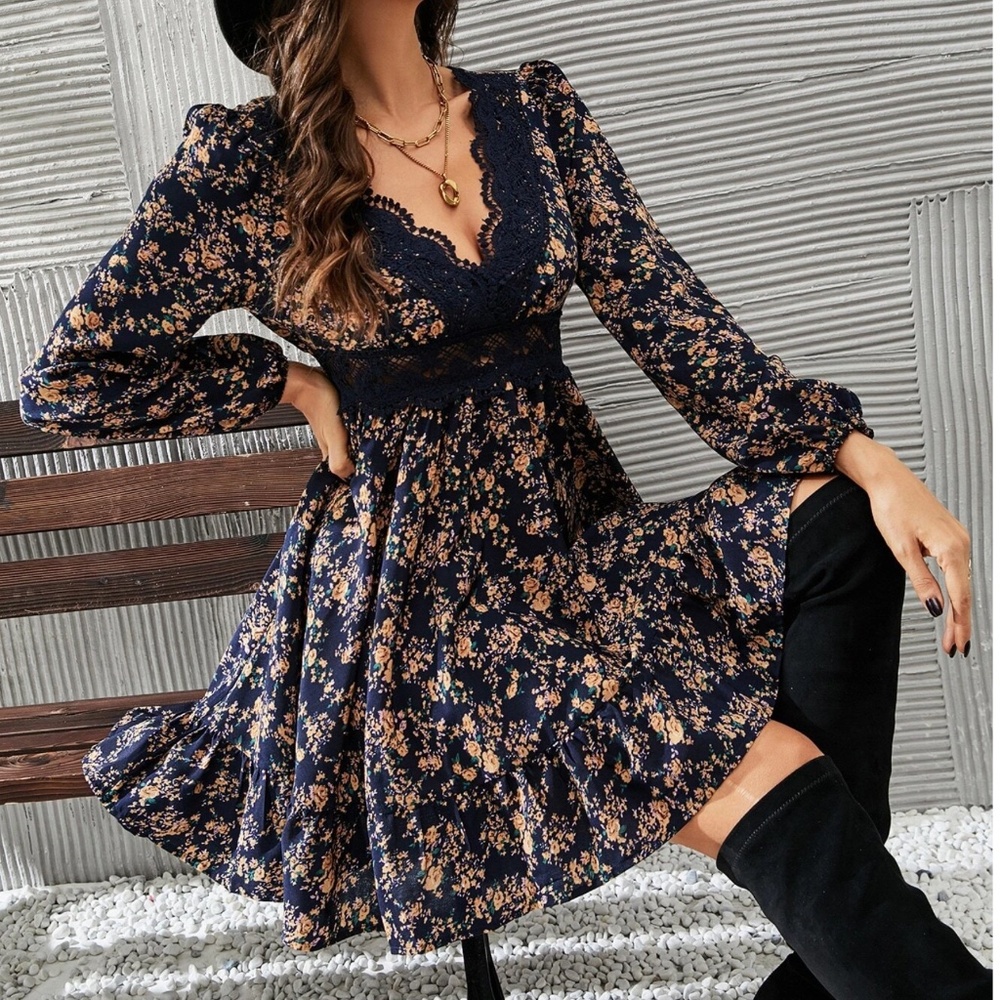 Plus Floral Print Lace V neck Long sleeve Ruffle Hem dress - Picture 7 of 7
